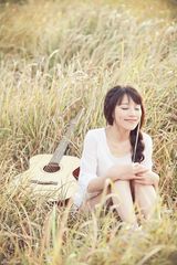 组图：蔡蝶治愈系写真出炉 化身音乐精灵唯美灵动