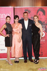 组图：张静初演意大利电影压力大 笑称没艳遇