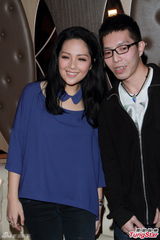 组图：卫兰KTV与粉丝共乐 望推出英文专辑