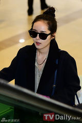 组图：韩星韩佳人赴日宣传《月亮怀抱太阳》