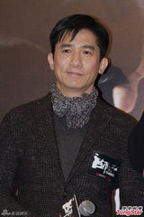 组图：章子怡七彩蛇女装抢镜 梁朝伟力撑王家卫