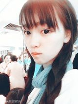 组图：武大女神微博走红 清新甜美运动风