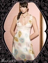 组图：《暮光》女星阿什丽-格林性感内衣写真