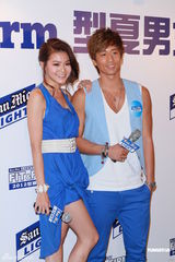 高清组图：周秀娜陈伟成情侣档现身打情骂俏