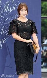 组图：申贤俊娶小12岁娇妻 玄彬张东健到场祝贺