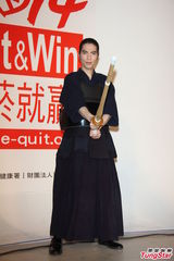 组图：虫虫恐吓案有进展 老萧展现剑击技术