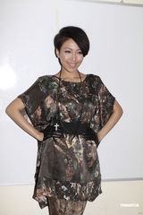 组图：《劲歌金曲》录影 泳儿钟舒漫郑融齐现身