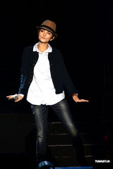 组图：Hebe语出惊人“胸部山” Ella搞笑扮丑相挺