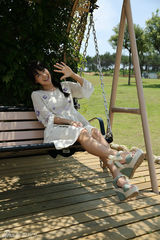 组图：蔡妍新歌MV首波花絮图曝光 风格清新恬淡