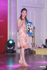 组图：候选港姐才艺表演 梁丽翘胜出旅行大使冠军