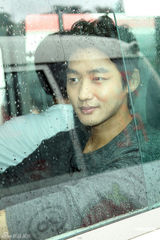 组图：韩国明星李珠妍李泰成台湾录节目