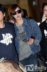 组图：T-ara结束日本活动大秀6人6色机场时尚