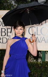 高清组图：金妮弗-古德温可爱现身 蓝裙娇艳