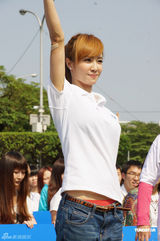 组图：蔡依林为奥运选手加油 穿便装击战鼓助威