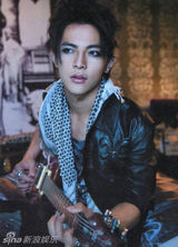 组图：男明星画眼妆盘点 妖娆又朋克个性十足