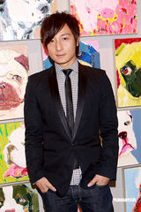 幻灯图集：方力申开画廊众星捧场 陈慧琳等助阵