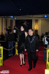 组图：刘嘉玲盛装亮相拒受访 姚星彤中门大开秀半球