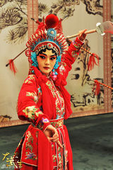 组图：《大武生》完整京剧造型 “全武行”贺中秋