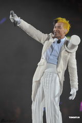 组图：杨千嬅挺大肚捧场梁汉文 陈奕迅夫妇亮相