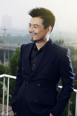 组图：傅迦暖冬大片曝光 沉稳干练形象大变