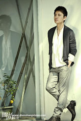 高清图：贾乃亮仲夏大片  简约混搭流露花样气质