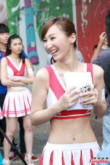 组图：高海宁秀事业线露长腿 徐子珊认身材输阵