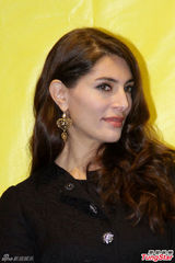 组图：邦女郎加盟《小飞猪》渴望异国恋