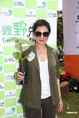 组图：钟楚红找男友要支持环保 送空气和水足够