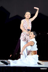 幻灯图：王祖蓝演唱会 邀郑欣宜大跳拉丁舞 