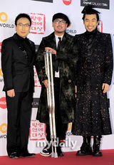 组图：韩星刘在锡再捧MBC大奖 2AM与2PM等到场助阵