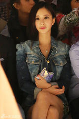 组图：熊乃瑾亮相米兰时装周展帅气女人味