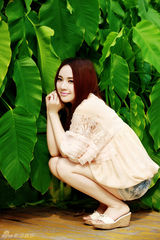 组图：孟茜造型百变 新写真完美诠释少女情怀