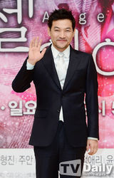 组图：胜利等宣传《天使之眼》 具惠善长发甜美