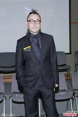 组图：任达华生日许愿 陈慧琳叹彻夜开工恐怖