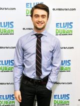 组图：丹尼尔做客节目与粉丝爆笑互动乐开怀