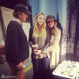 组图：《绯闻女孩》最终季片场照 众星集体玩闹