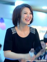 组图：李湘瘦身亮相 引上万粉丝尖叫不断