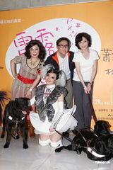 组图：张信哲携舞台剧回台北首演