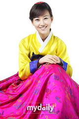 组图：韩星高雅罗张尹静等拍韩服写真贺新春