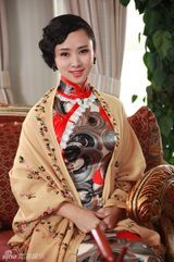 组图：翁虹优雅来袭 七套华服绽放花样年华