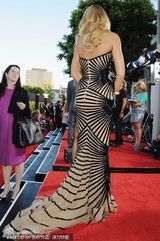 组图：布莱克性感亮相《野蛮人》洛杉矶首映