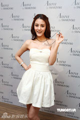 组图：名模乐明美携手宋纪妍演绎水晶彩妆