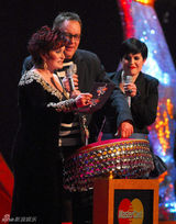 组图：全英奖经典瞬间 阿黛尔竖中指杰克逊淡定