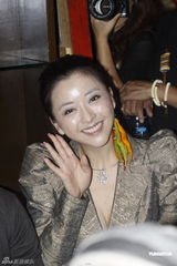 组图：容中尔甲暌违八年再发唱片 萨顶顶等助阵