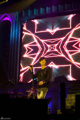 组图：韩星金贤重日本演唱会引2万粉丝捧场