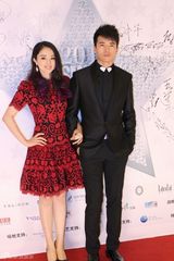 组图：董璇高云翔夫妇婚尚盛典获封幸福偶像