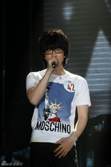 幻灯组图：快男突围赛第五场 “回锅肉”惊险晋级