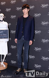 组图：裴斗娜金材昱SISTAR等出席慈善派对