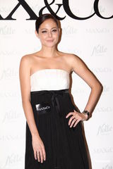 高清组图：名模助阵服装秀 姣好身材展示绚丽华服