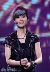 组图：李宇春深圳开唱High翻全场